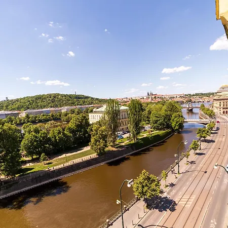 Classy Riverside In The Old Town Of Lejlighed Prag