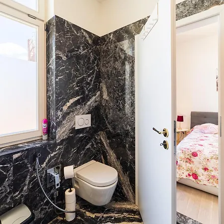 Apartmán Classy Riverside In The Old Town Of *