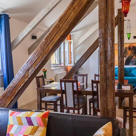 Διαμέρισμα Classy Riverside In The Old Town Of