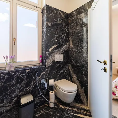 Classy Riverside In The Old Town Of Apartment *