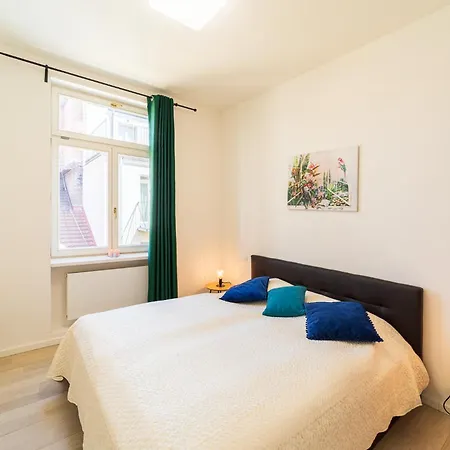Apartament Classy Riverside In The Old Town Of